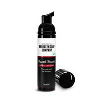 Der Beard Foam ist wie eine Spülung für den Bart und pflegt und stärkt Barthaare mit Allantoin und Panthenol.