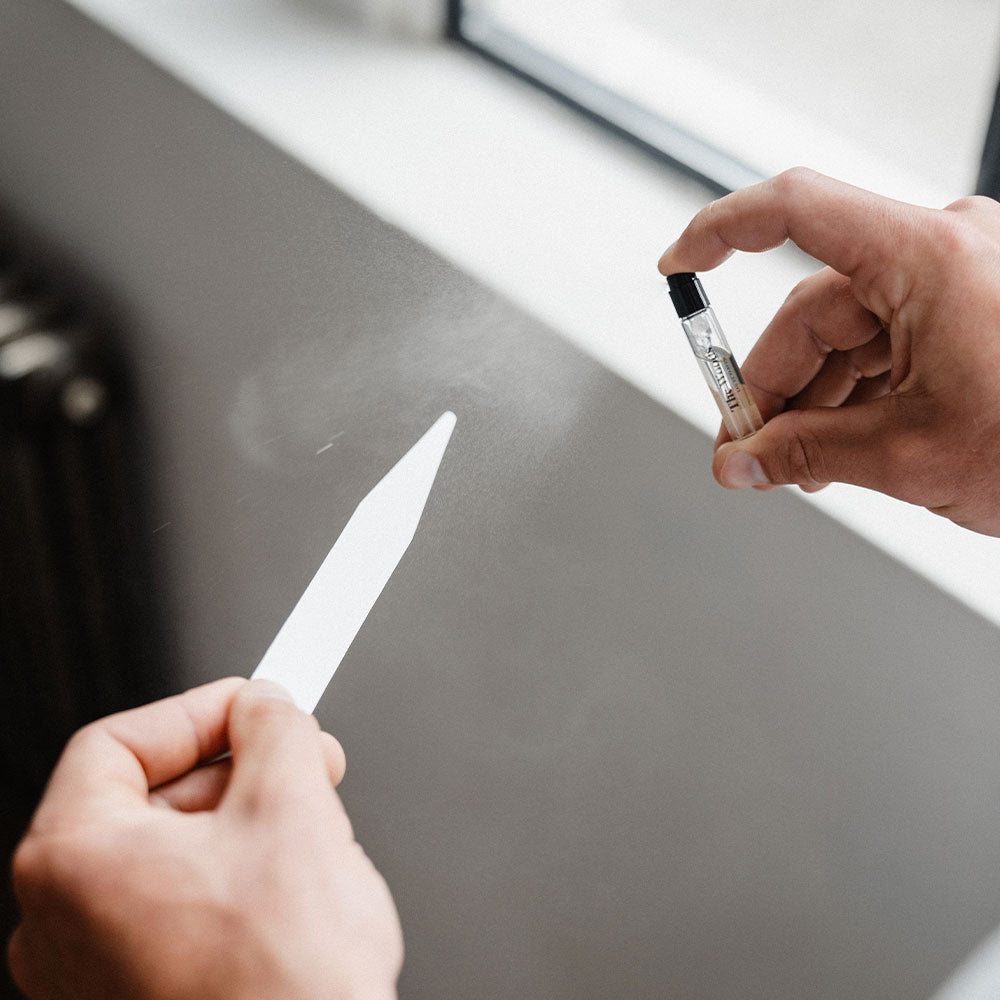 Teste die 10 Düfte für Männer aus dem Discovery Set von der Brooklyn Soap Company bequem Zuhause und finde deinen Favoriten.