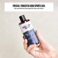 Das Blue Amber & Cedar Body Wash von der Brooklyn Soap Company spendet Feuchtigkeit, schützt die Haut vor dem Austrocknen und pflegt mit hochwertigen Duftölen. Für einen langanhaltenden, intensiven Duft und gesunde Haut.