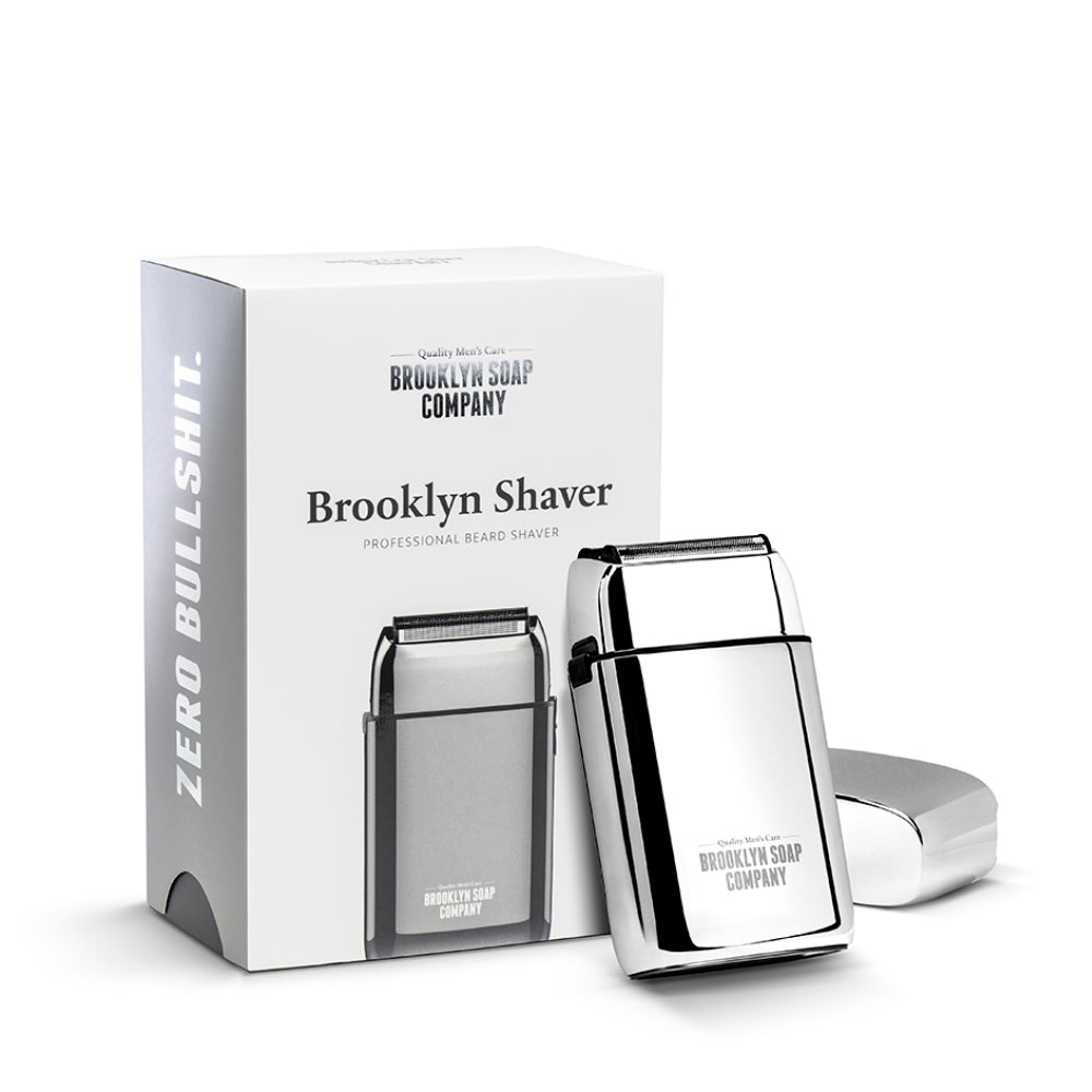 Der Brooklyn Shaver Elektrorasierer für Männer ist perfekt für die trockene Komplettrasur und sorgt für ein hautschonendes, stoppelfreies Ergebnis.