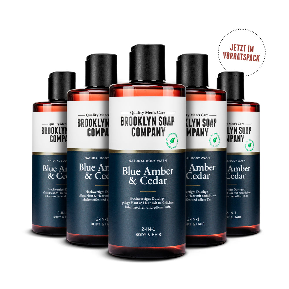 Das Blue Amber & Cedar Body Wash von der Brooklyn Soap Company im praktischen Vorratspack. Ideal für die tägliche Pflege mit feuchtigkeitsspendenden, natürlichen Inhaltsstoffen und langanhaltendem Duft.[DE] [AT]
